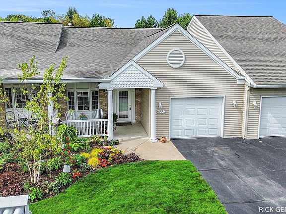 2nd image of 1088 Fountain View Cir Unit 3