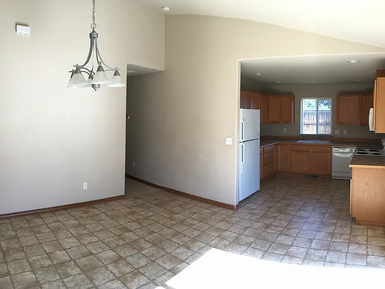 107 Annie Pl — Photo 3