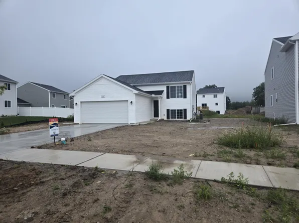 560 Needlewood Dr, Cedar Springs, MI 49319