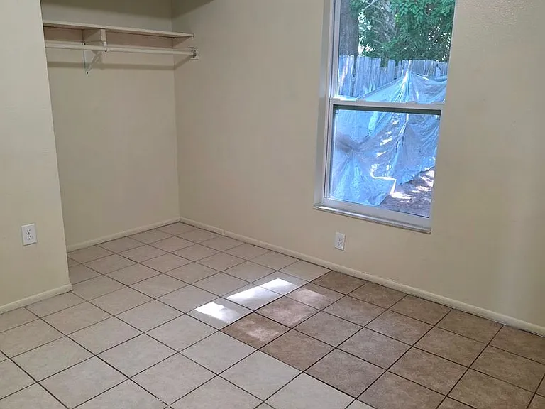 5613 Eight Street Ct E — Photo 4