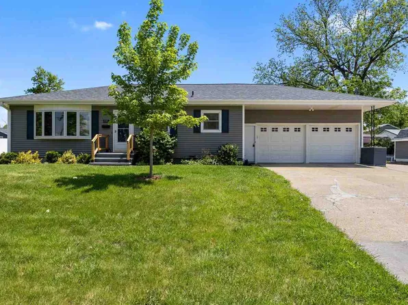 2705 14th Ave, Marion, IA 52302