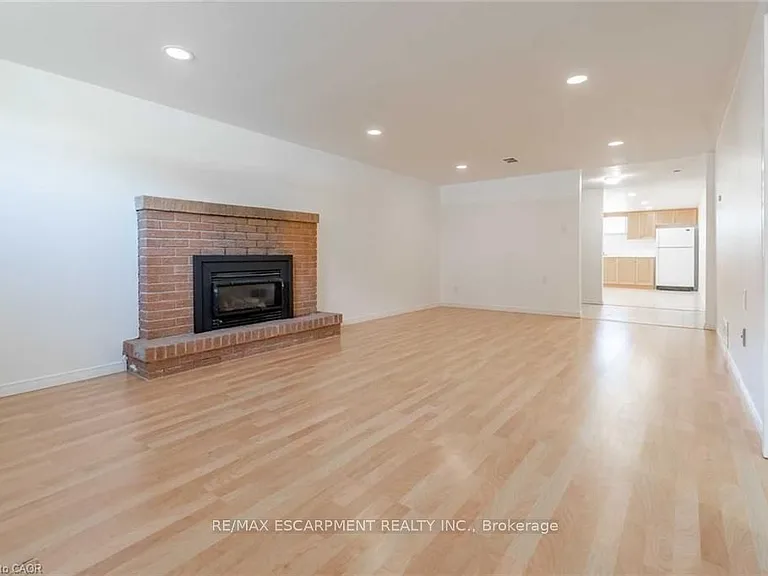 134 Marcella Cres #B — Photo 10