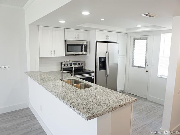 2nd image of 18555 NE 14th Ave APT 503