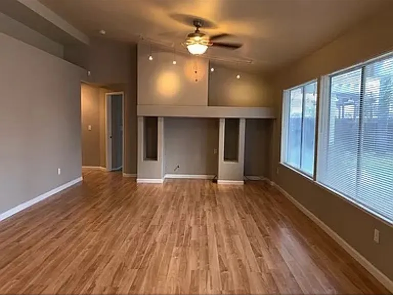 4020 Orchard Hills Dr — Photo 3