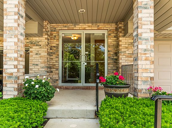 2nd image of 3167 Woodland Dr #3167