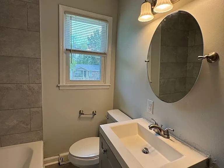 127 Lawrence St — Photo 17