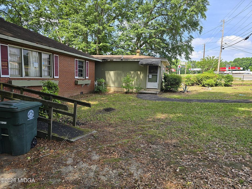 4th image of 1911 Pinehill Dr
