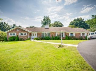 643 Golf Course Dr, Elizabethton, TN 37643