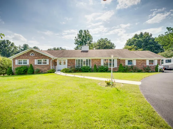 643 Golf Course Dr, Elizabethton, TN 37643