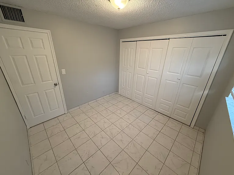 6840 Pembroke Rd — Photo 13