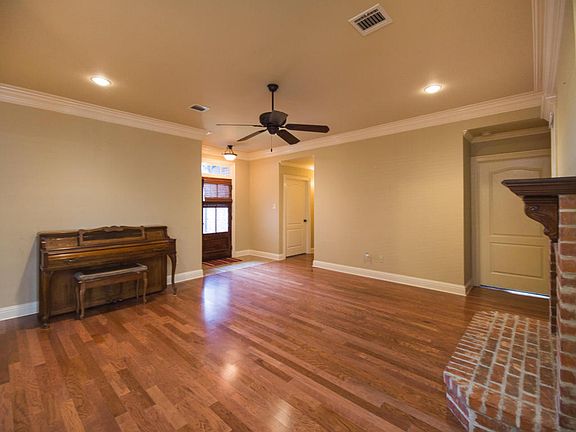 5th image of 105 Pelican Haven Cv