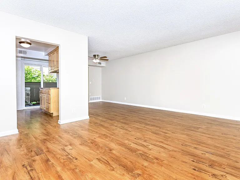 Regency Plaza Apartment Homes — Photo 32