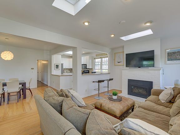 2nd image of 215 Roosevelt Blvd #2-1