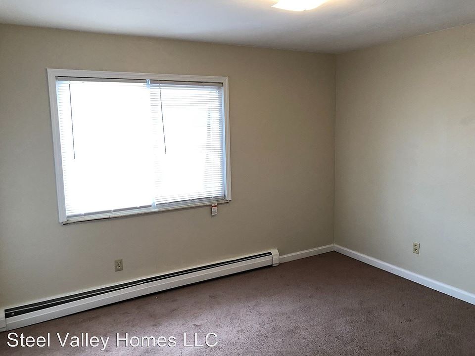 2nd image of 4608-4610 Washington Square Dr