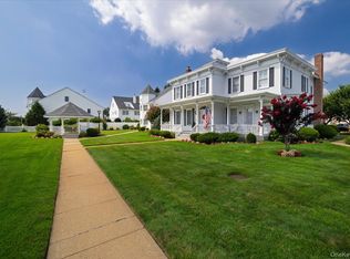 1 Ridgewood Dr, Wantagh, NY 11793