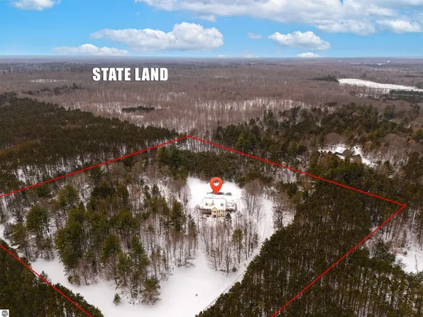 3855 Pulver Woods Dr, Williamsburg, MI 49690