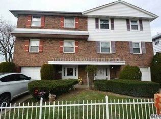 22109 59th Ave, Oakland Gardens, NY 11364