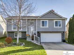 18737 Allan St, Omaha, NE 68135