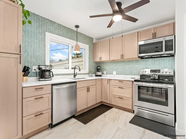 2960 Henderson Dr, Cheyenne, WY 82001