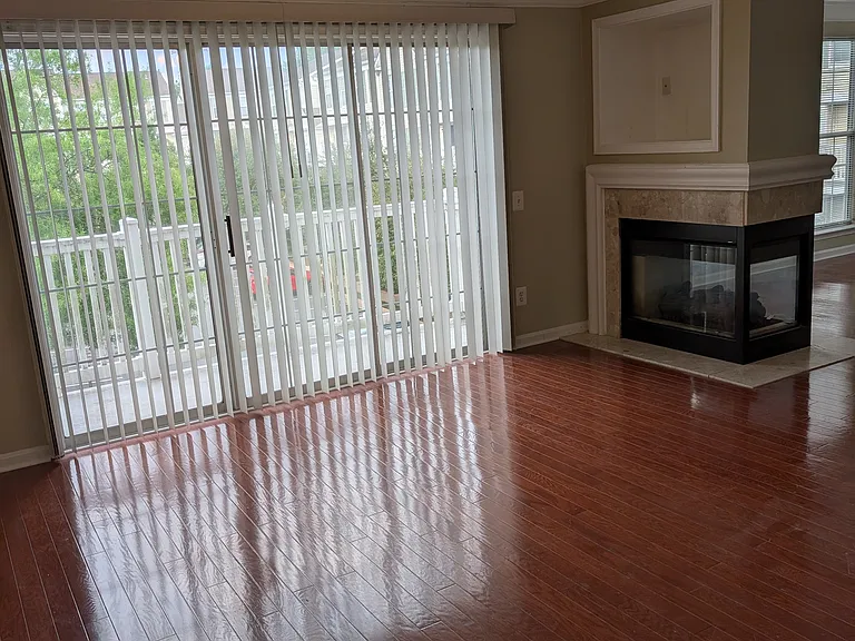 46984 Courtyard Sq #300 — Photo 4