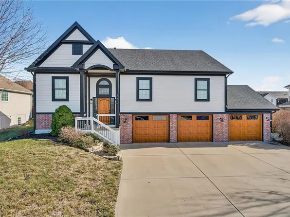 3701 N 153rd St, Basehor, KS 66007