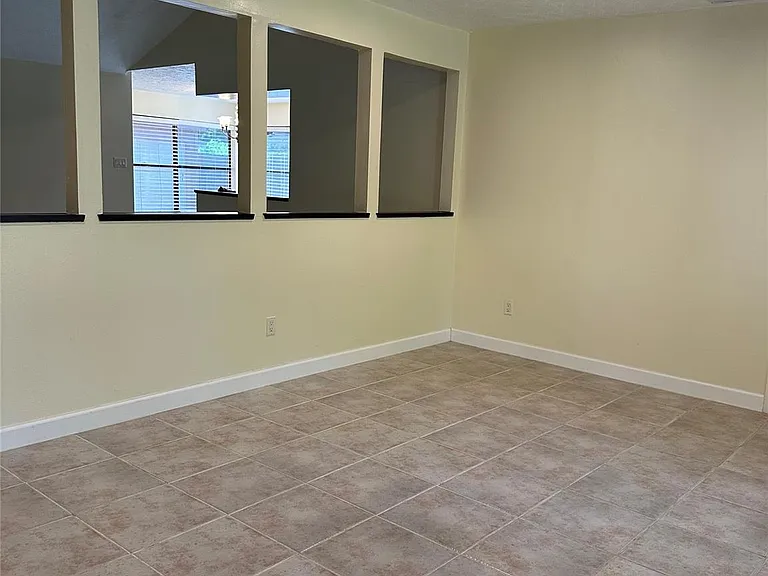 2826 Green Fields Dr — Photo 4