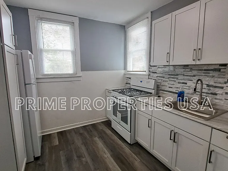 7808 Lloyd Ave — Photo 5