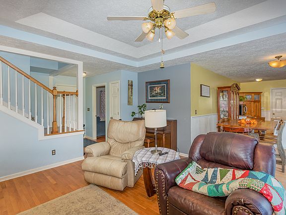 4th image of 704 Silver Springs Dr