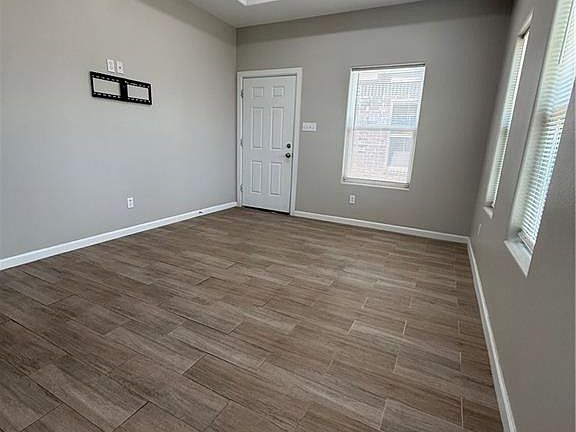 3rd image of 6903 Venus Dr #4