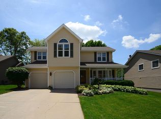 15711 Westchester Cir, Omaha, NE 68118