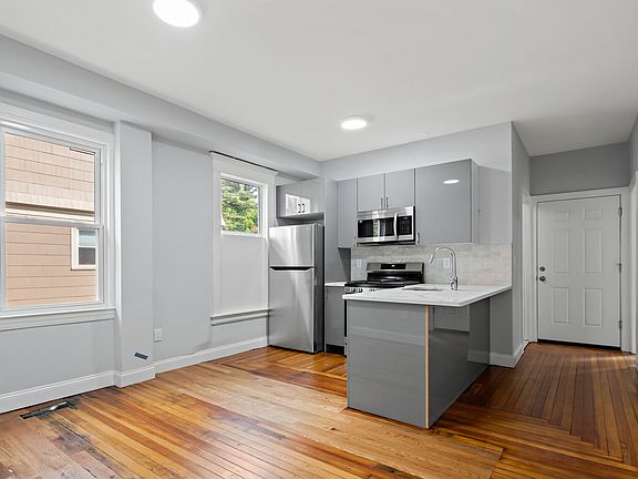 5th image of 318 Willow St #1L