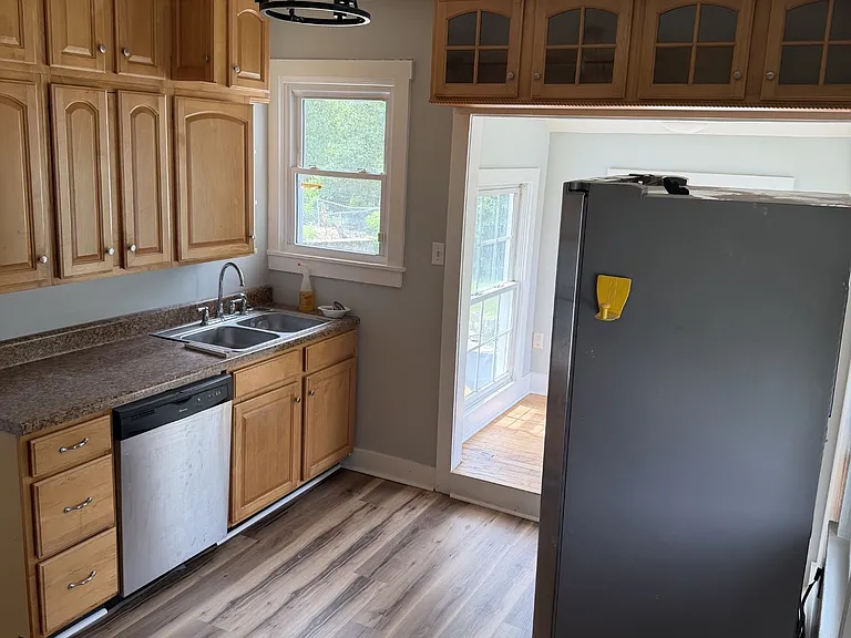 102 Orchard Dr — Photo 2