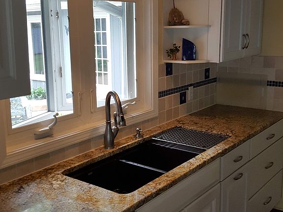 Double sink w/drying rack