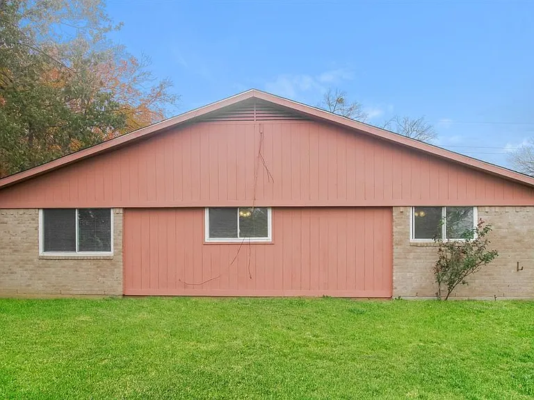 2916 White Oak Ln — Photo 32