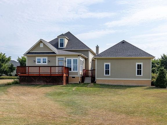 4th image of 135 Ponds Dr