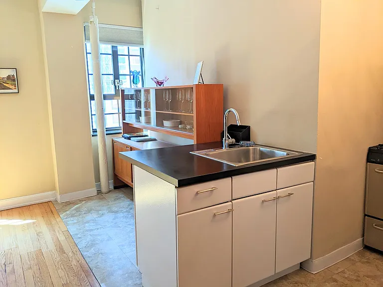 211 E 35th St #10G — Photo 6