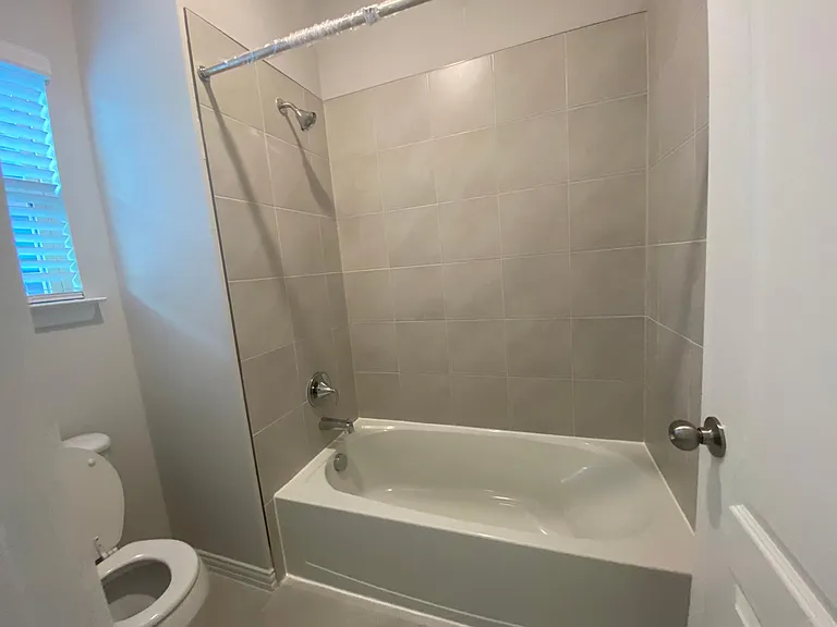 609 Silent Creek Cv — Photo 36