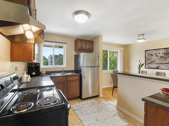 5th image of 10100-16 Old Orchard Ct #1A