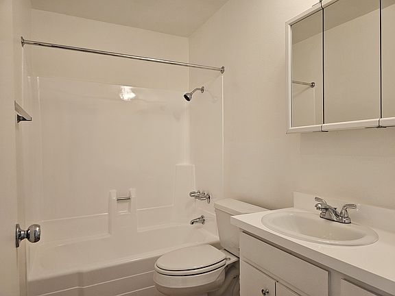 5th image of 1400 Kelton Ave #6ee40ba65
