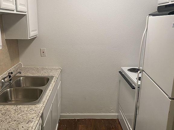 2nd image of 512 W Green Ave #5