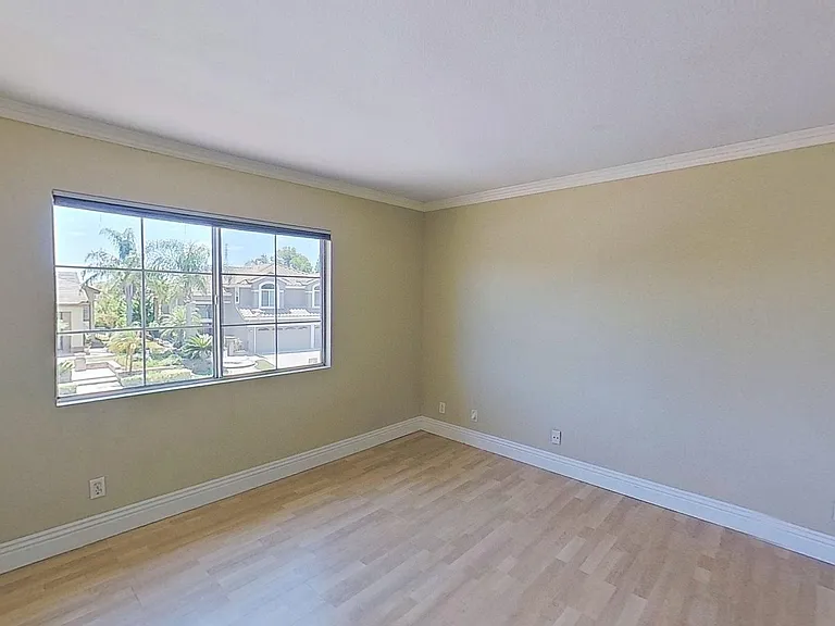 4749 E Bradford Ave — Photo 33