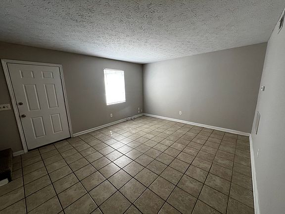 4th image of 2708 Greystone Ct