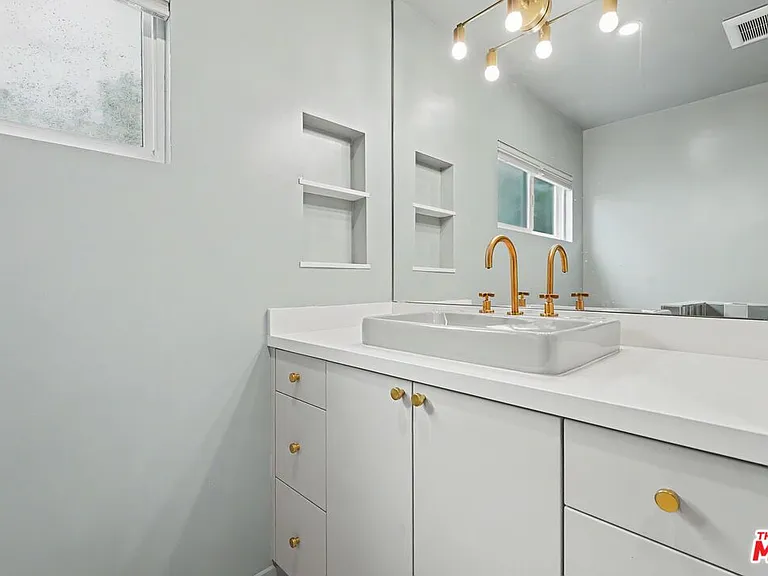 827 15th St #1 — Photo 11