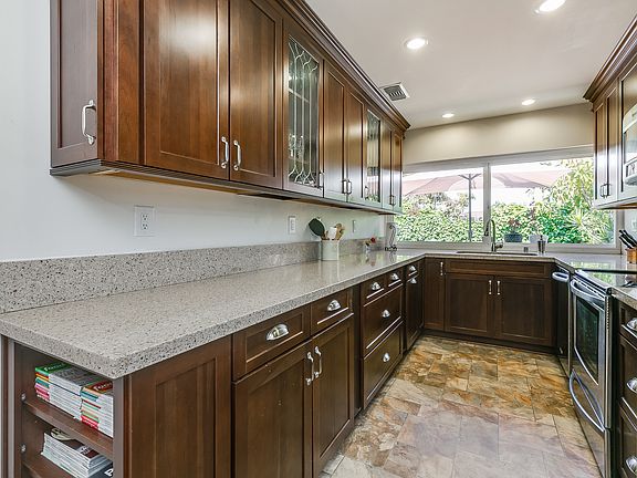 4th image of 1304 Rubicon Ave