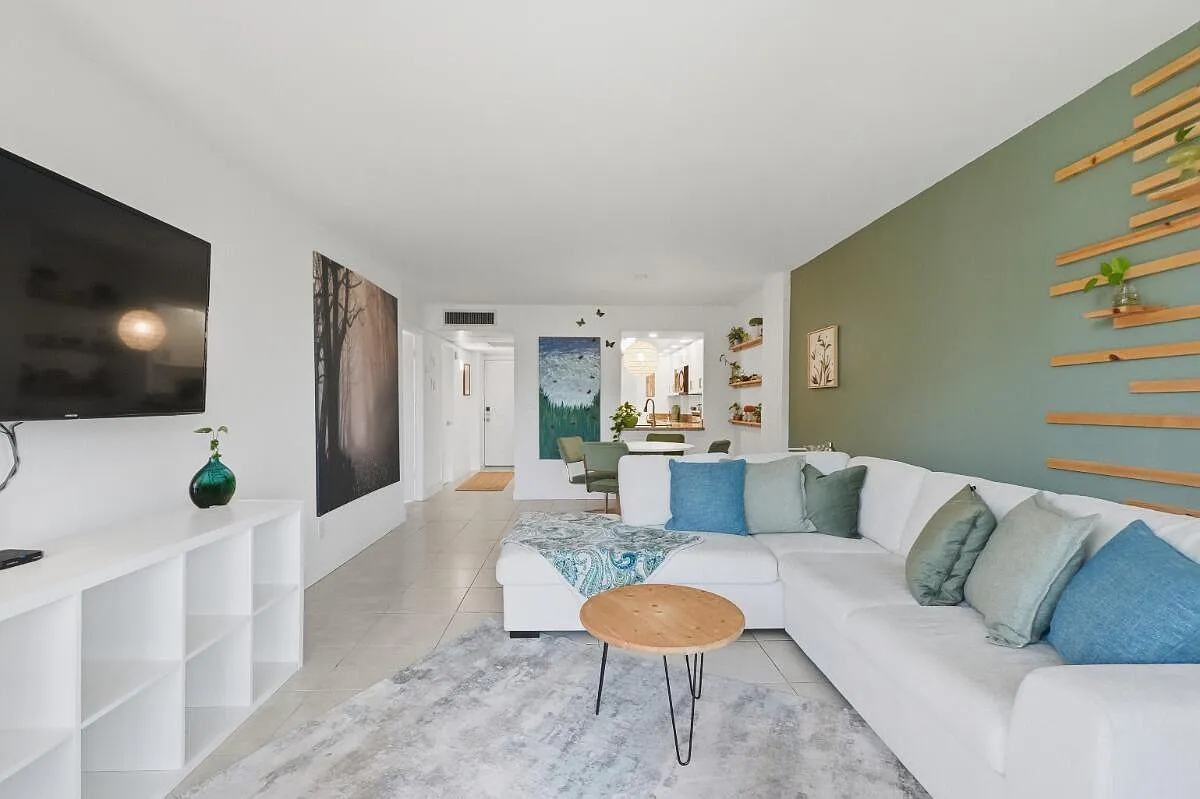 1 bed, 1.0 bath, 750 sqft, $2,000 — Photo 2