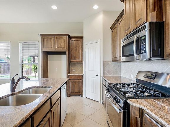 4th image of 729 Seabourne Dr