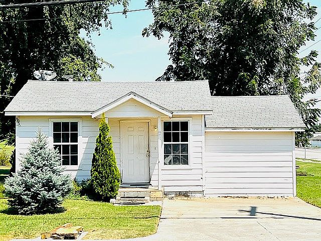 1st image of 840 E Elgin Pl
