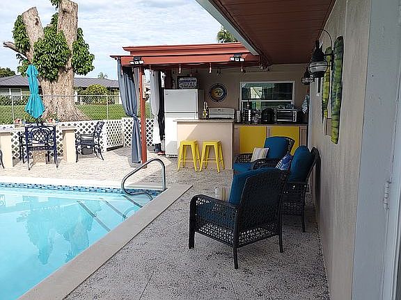 5th image of 220 Jayview Ave