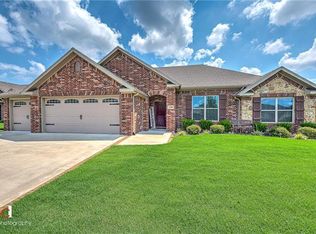 1130 Ellen Ray Ln, Centerton, AR 72719