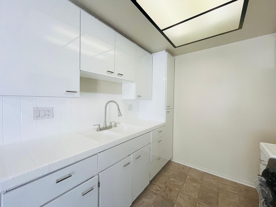 1st image of 237 N Rosemont Ave #5
